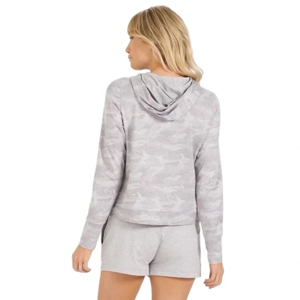 VUORI Halo Essential Hoodie in palo heather camo - Picture 3 of 8